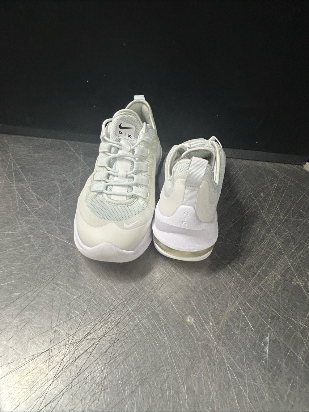 Nike AirMax Axis Size 8 Women - Picture 10 of 10